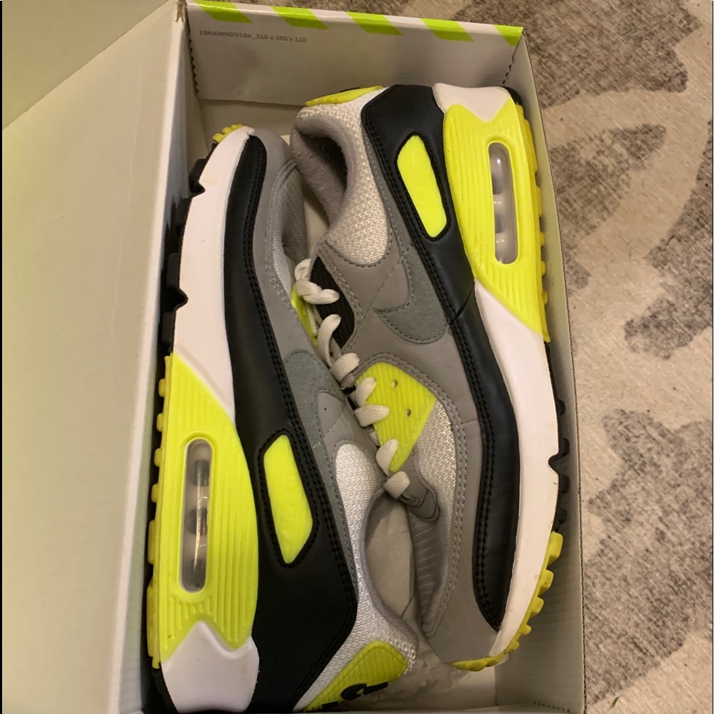 Mens size 9 Nike Air Max 90